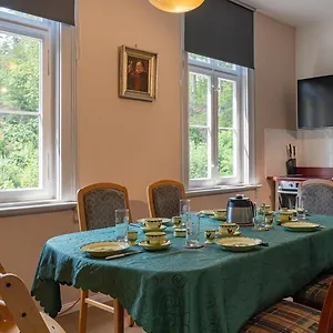 Apartment Bahnhof Mit Sauna, Paulinzella